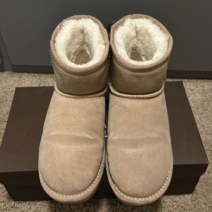 Light beige cozy fur boots sz 8